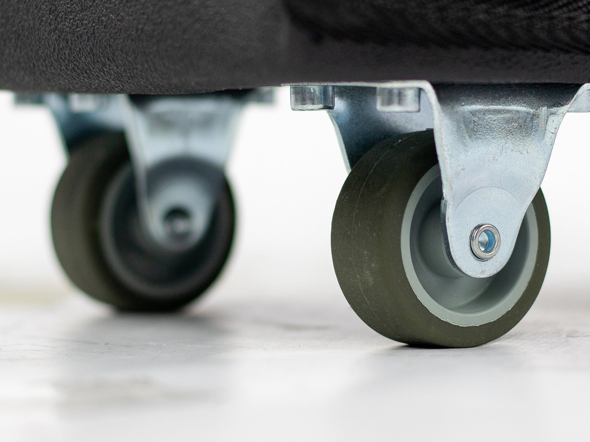 Standard Carry Case 200/76 Wheels Option
